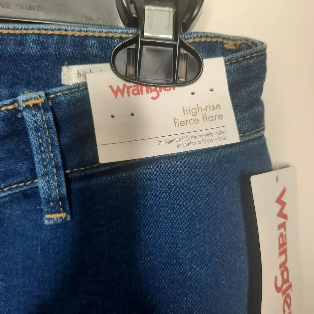 Wrangler High Rise Fierce Flare Jeans Size 8/29 X 32